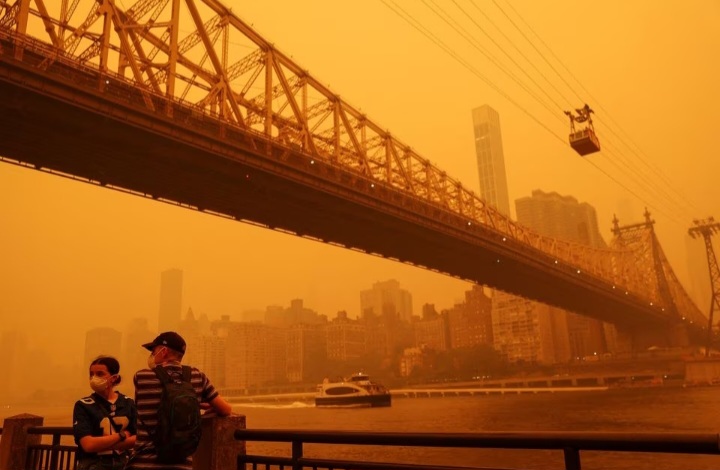 Wildfires burning across Canada drive thousands away from homes - The ...